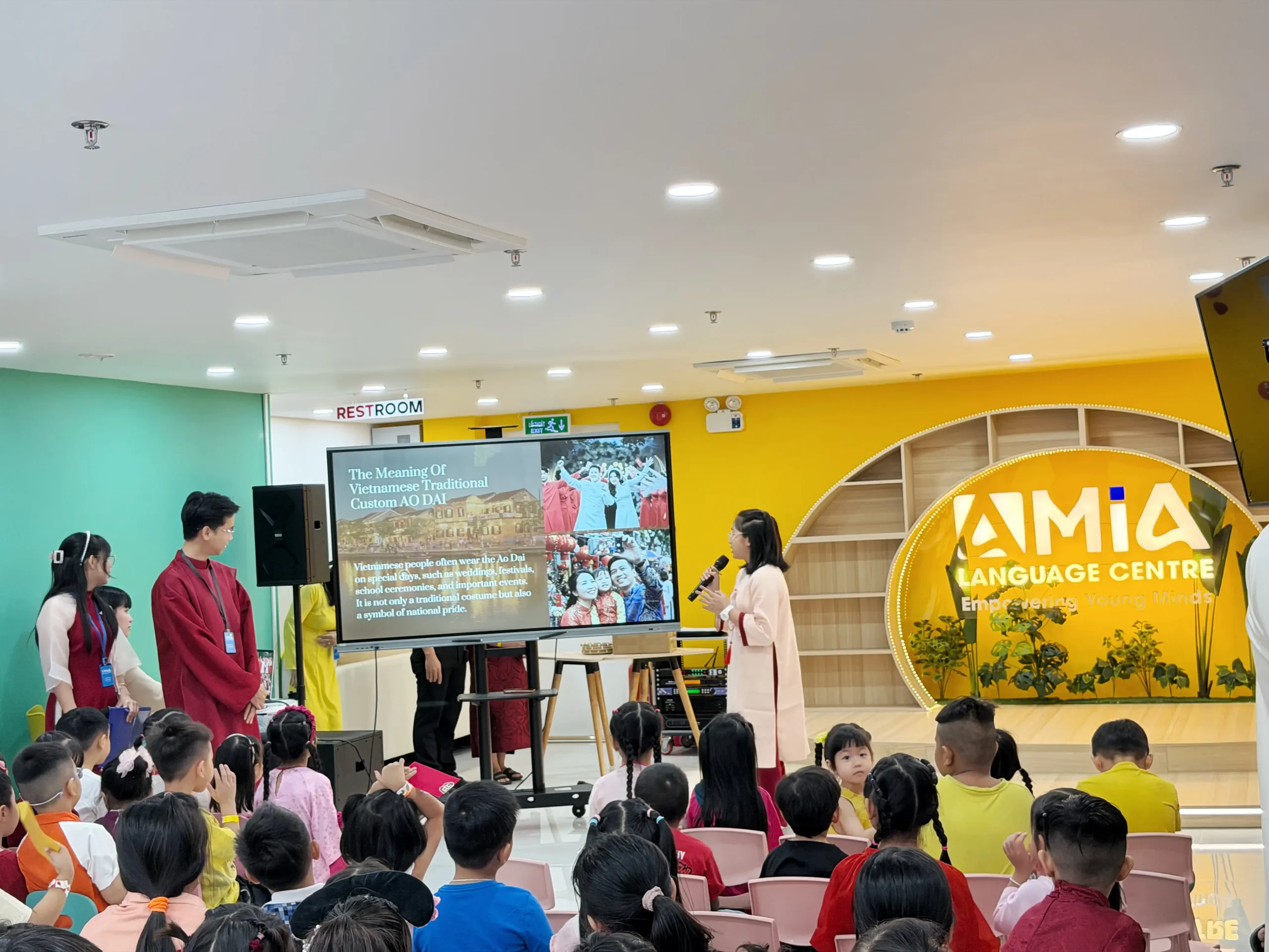 Câu lạc bộ tiếng Anh MIA - Chủ đề Phiên Chợ Tết