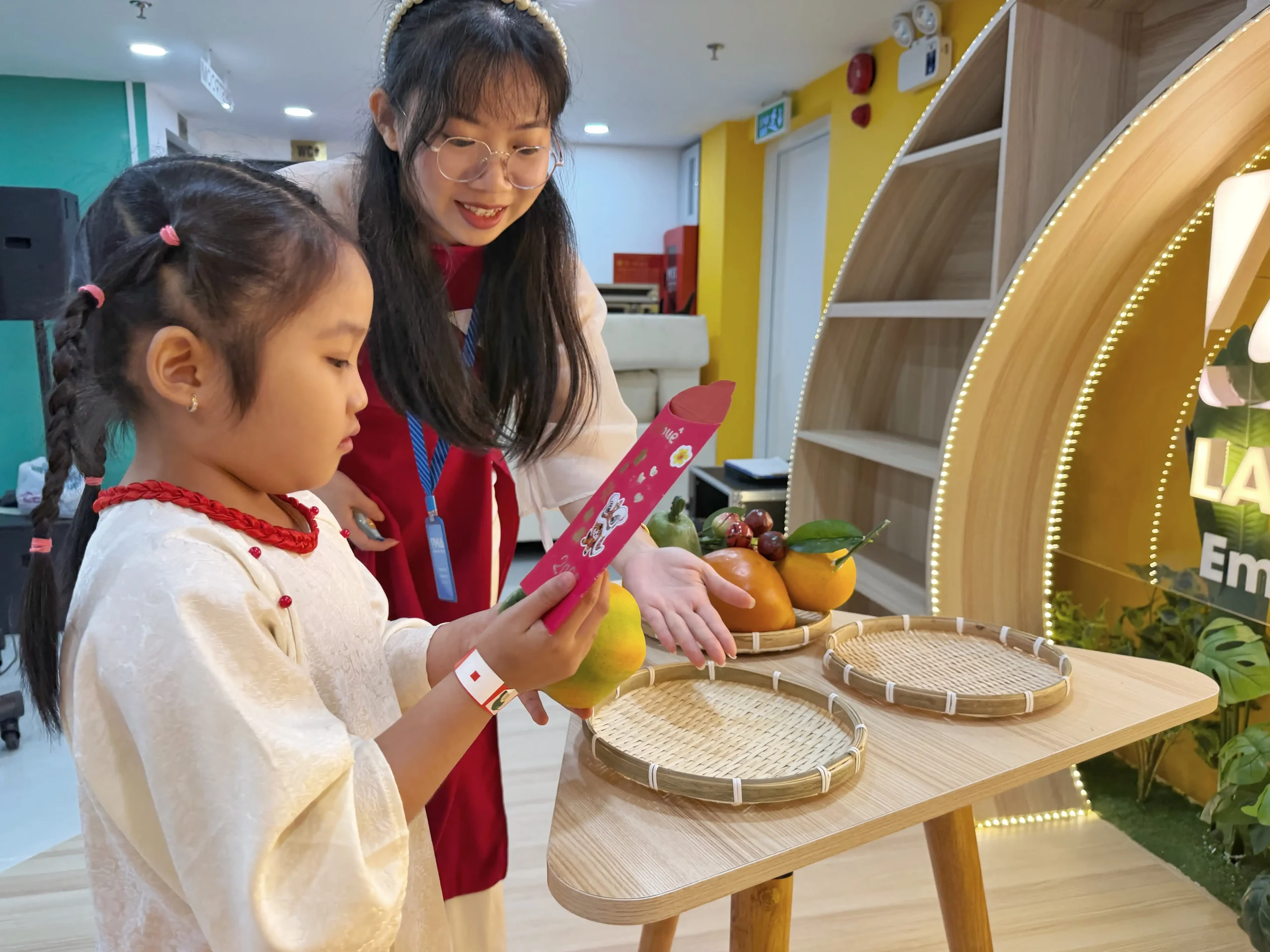 Câu lạc bộ tiếng Anh MIA - Chủ đề Phiên Chợ Tết