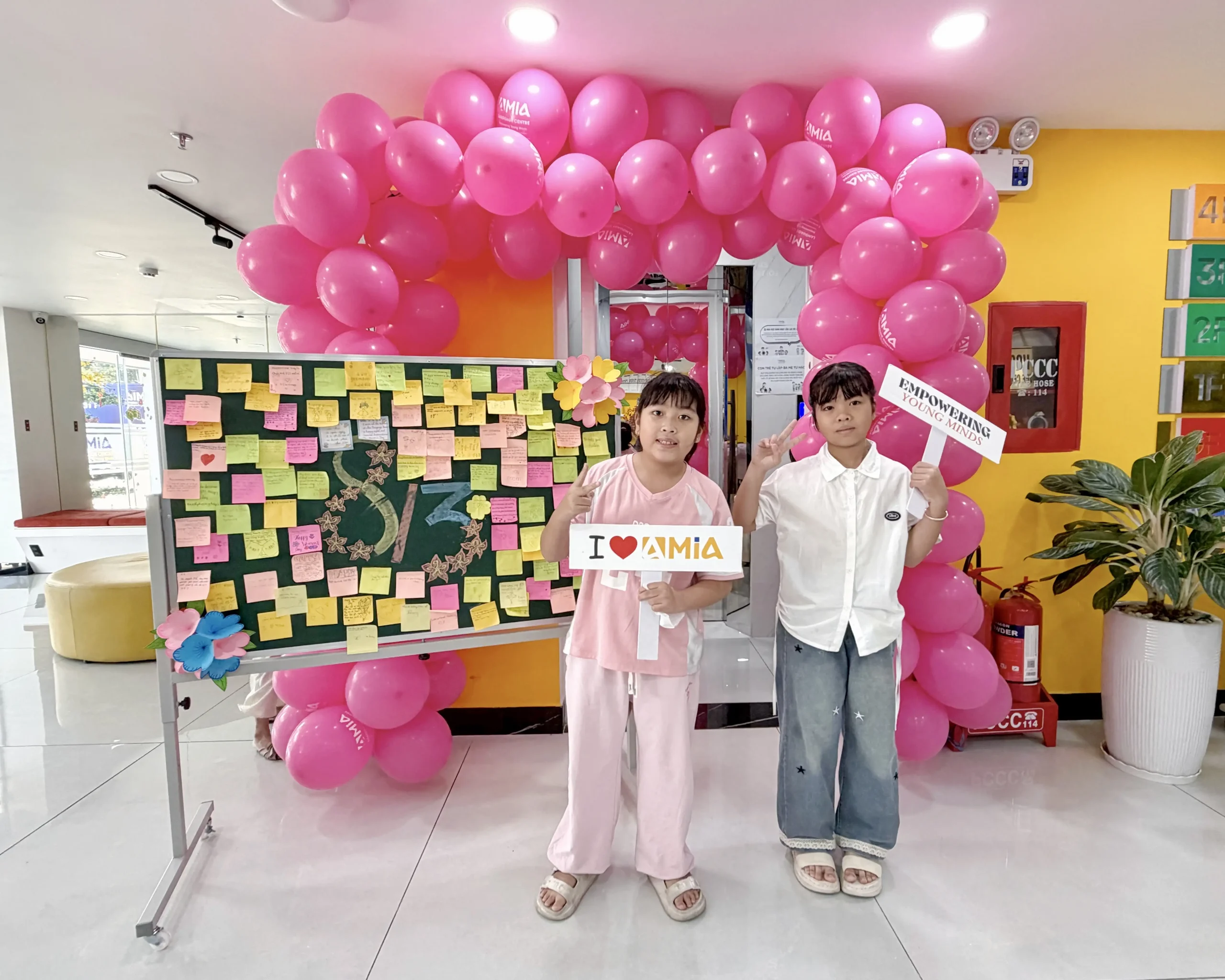 Câu lạc bộ tiếng Anh MIA - chủ đề ngày quốc tế phụ nữ