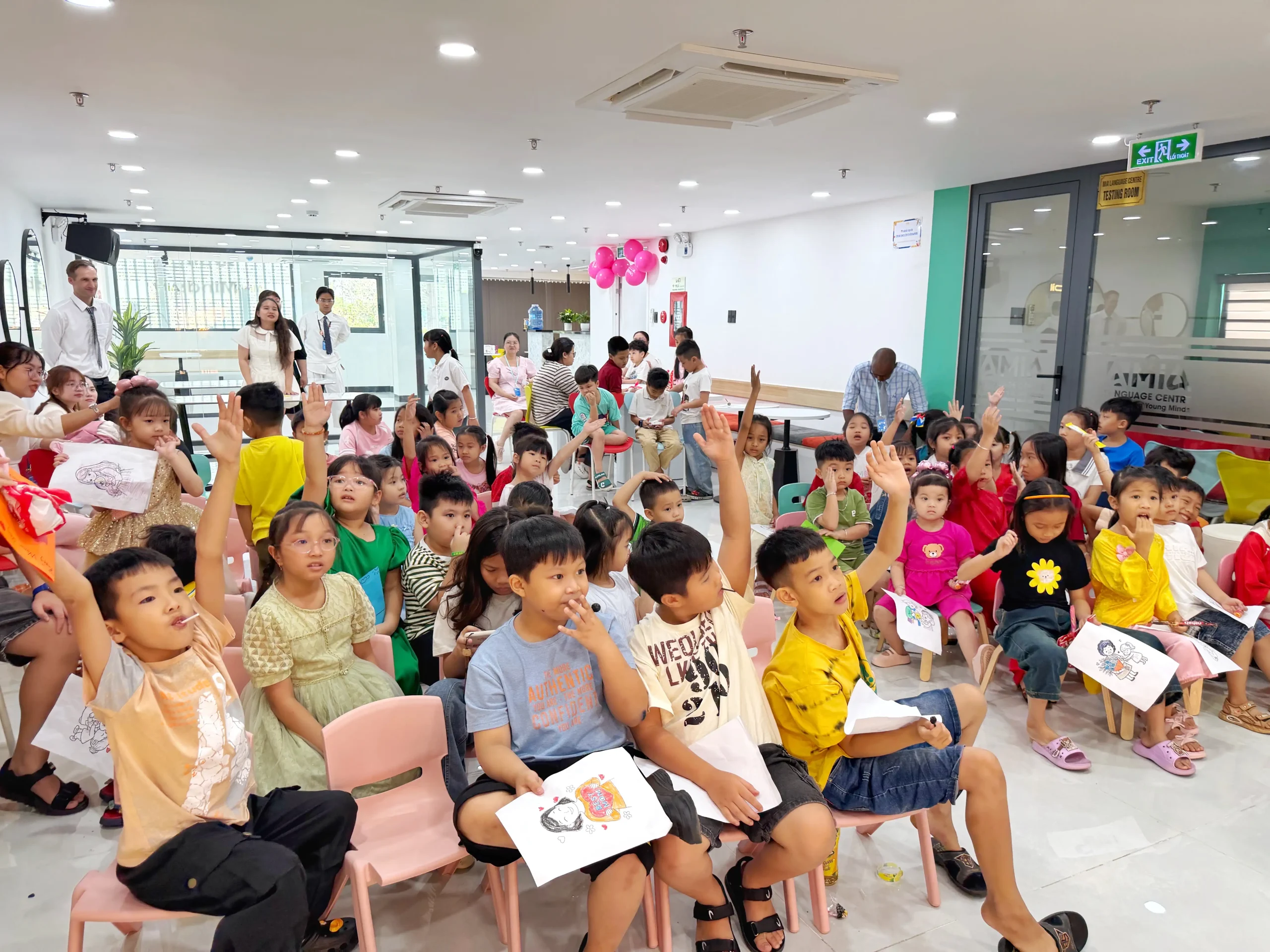 Câu lạc bộ tiếng Anh MIA - chủ đề ngày quốc tế phụ nữ